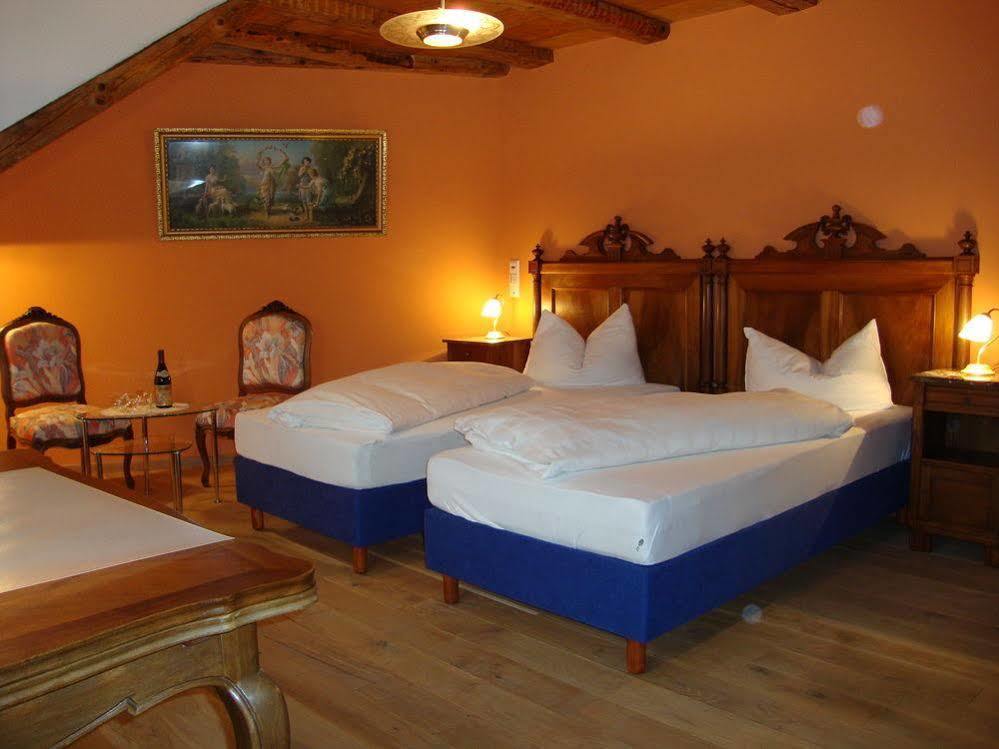 Historisches Genusshotel Loewen Schopfheim Bagian luar foto