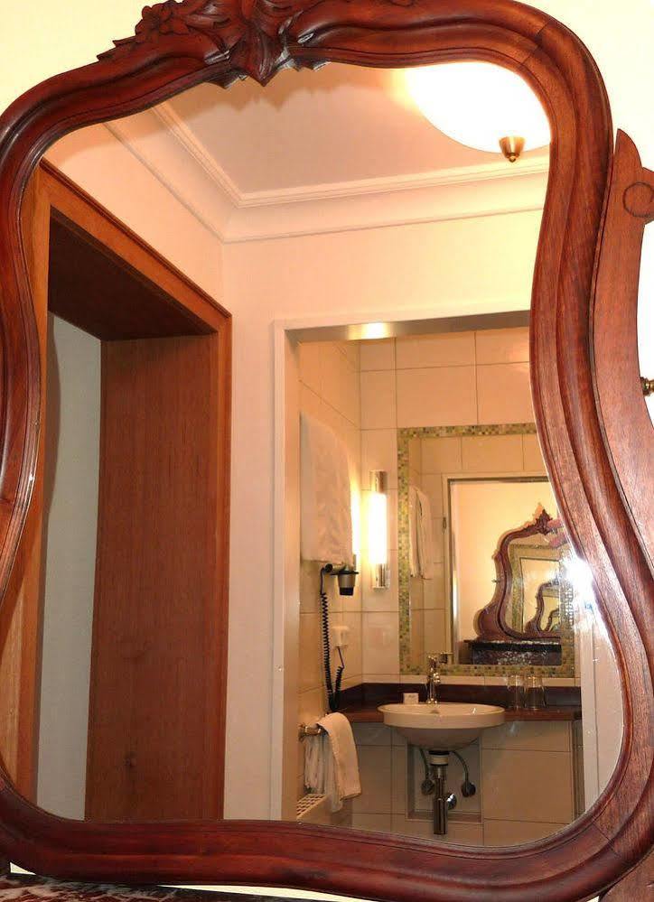 Historisches Genusshotel Loewen Schopfheim Bagian luar foto