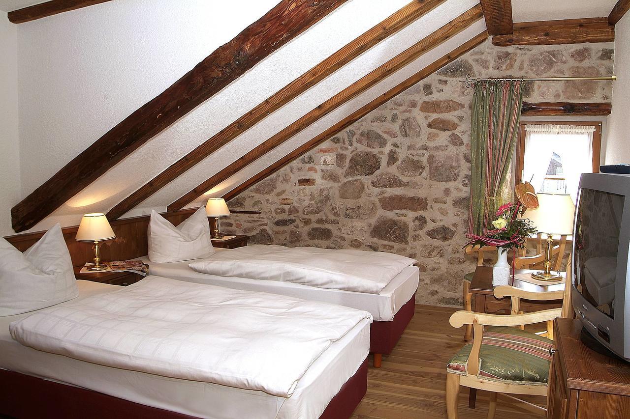 Historisches Genusshotel Loewen Schopfheim Bagian luar foto