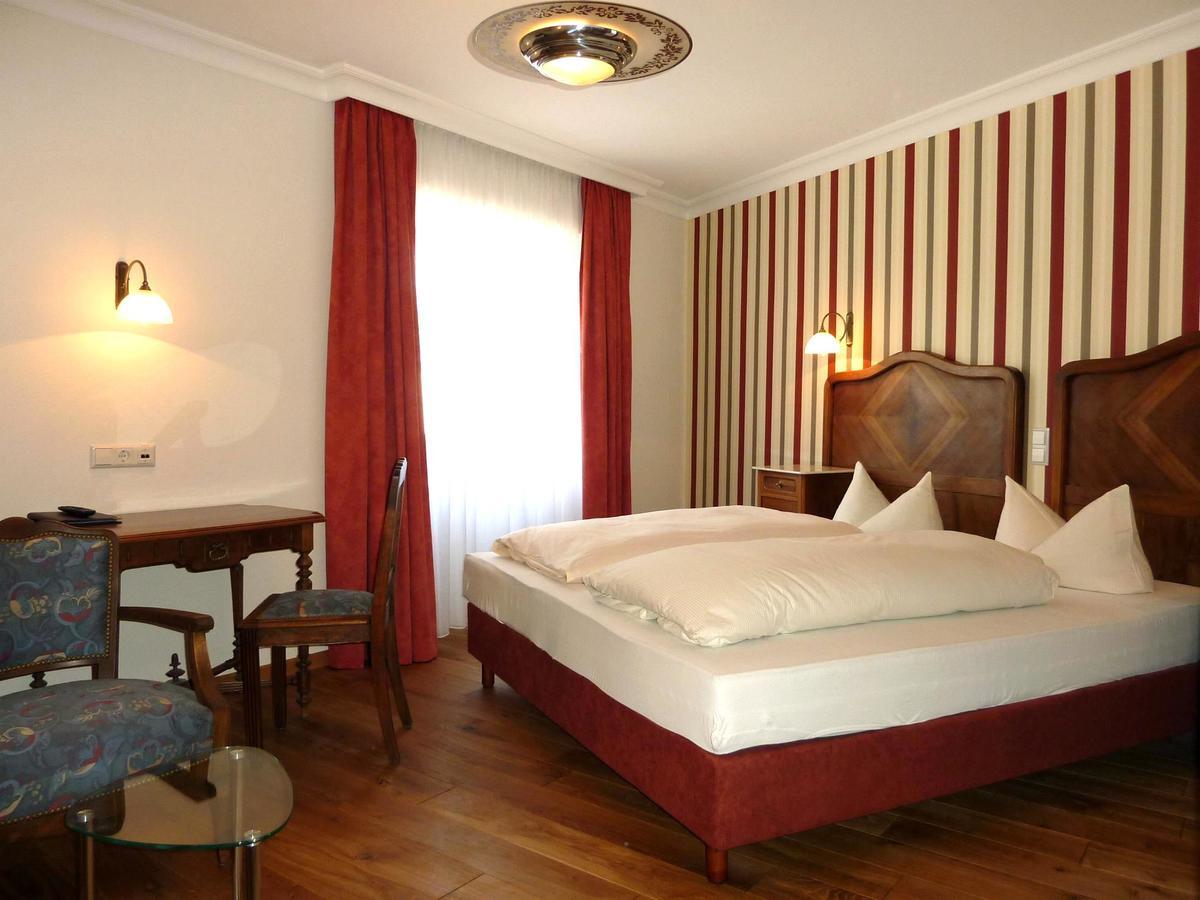 Historisches Genusshotel Loewen Schopfheim Bagian luar foto